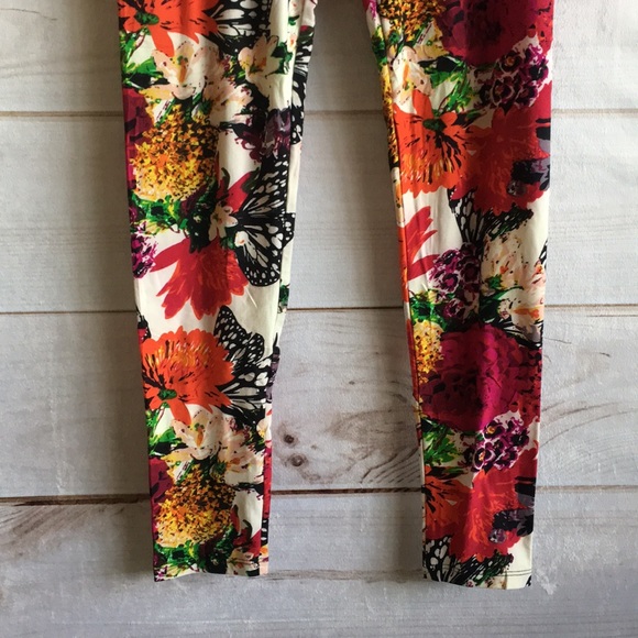 Honey & Lace Floral Butterfly Leggings - Picture 3 of 8